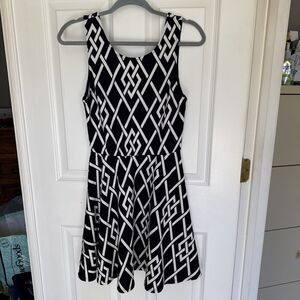 Alya Geometric Black and White Dress size Large fit and flare waffle knit